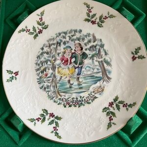 Royal Doulton Christmas Plate - 1977